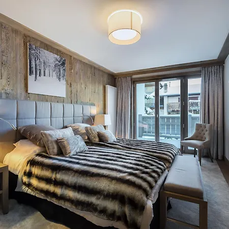 De Gamme A Avec Acces Skis Aux Pieds - Fr-1-562-6 * Courchevel