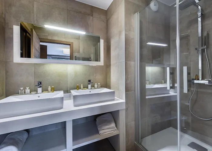 De Gamme A Avec Acces Skis Aux Pieds - Fr-1-562-6 Courchevel